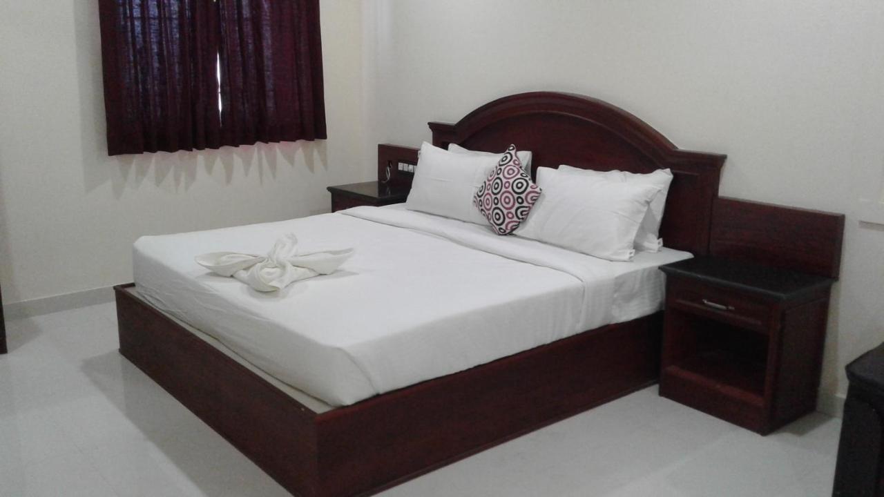 E S Residency Hotel Theni Ngoại thất bức ảnh
