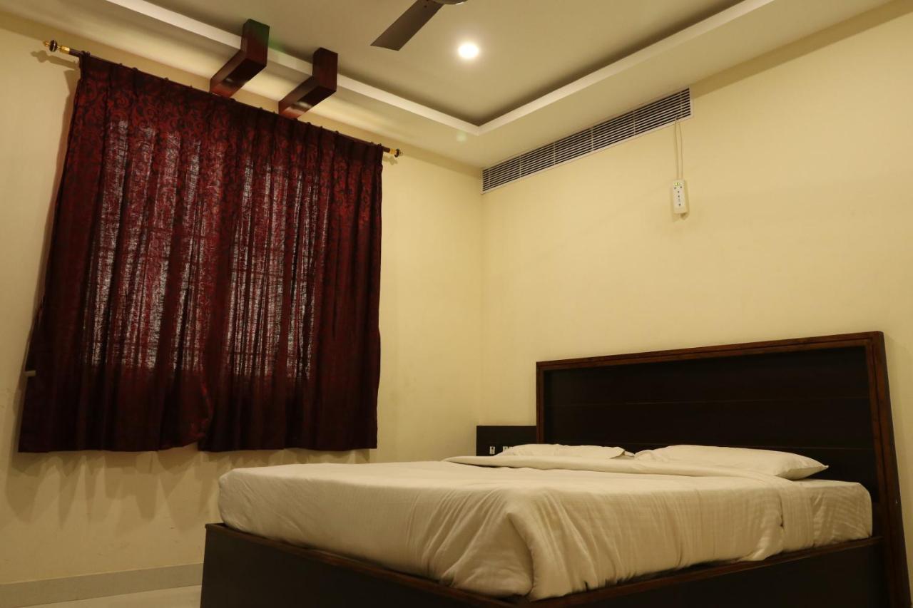 E S Residency Hotel Theni Ngoại thất bức ảnh