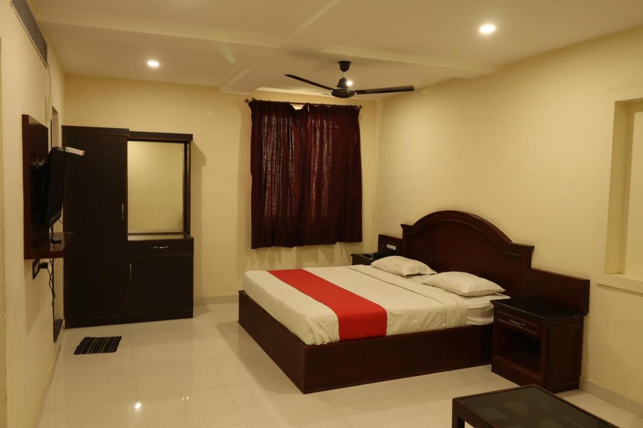 E S Residency Hotel Theni Ngoại thất bức ảnh